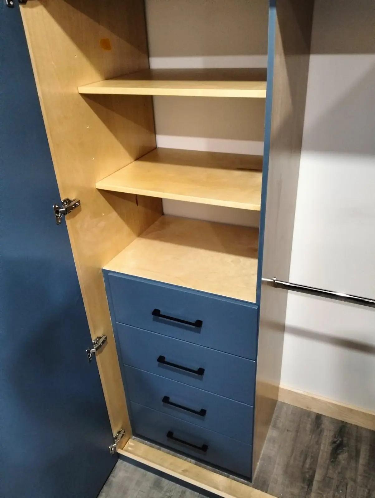 Closet con cajones internos de triplay de birch imagen 3