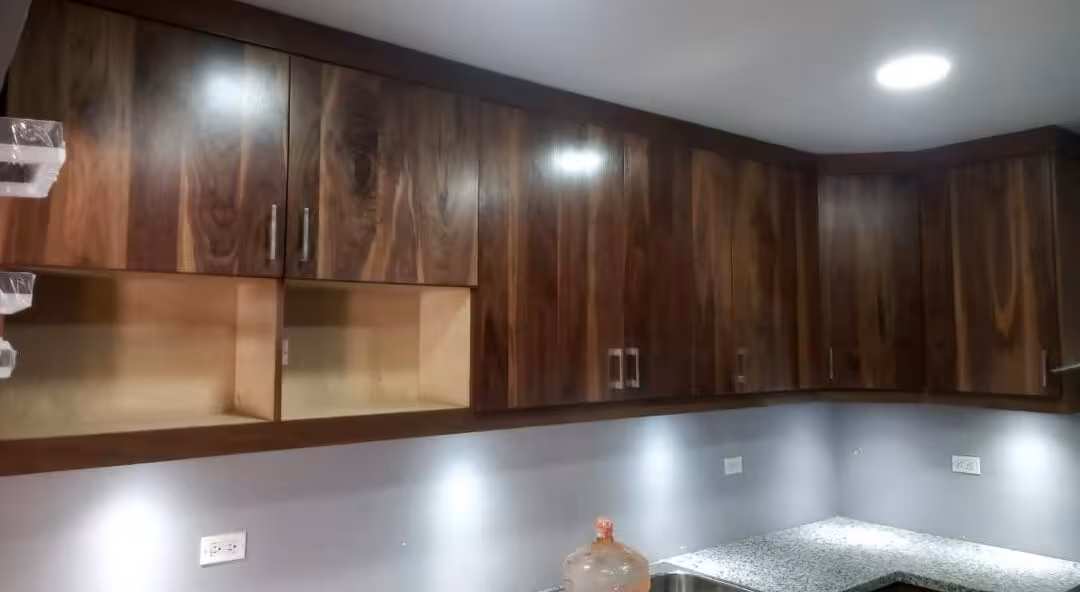 Cocina de nogal: renueva tu espacio imagen 3