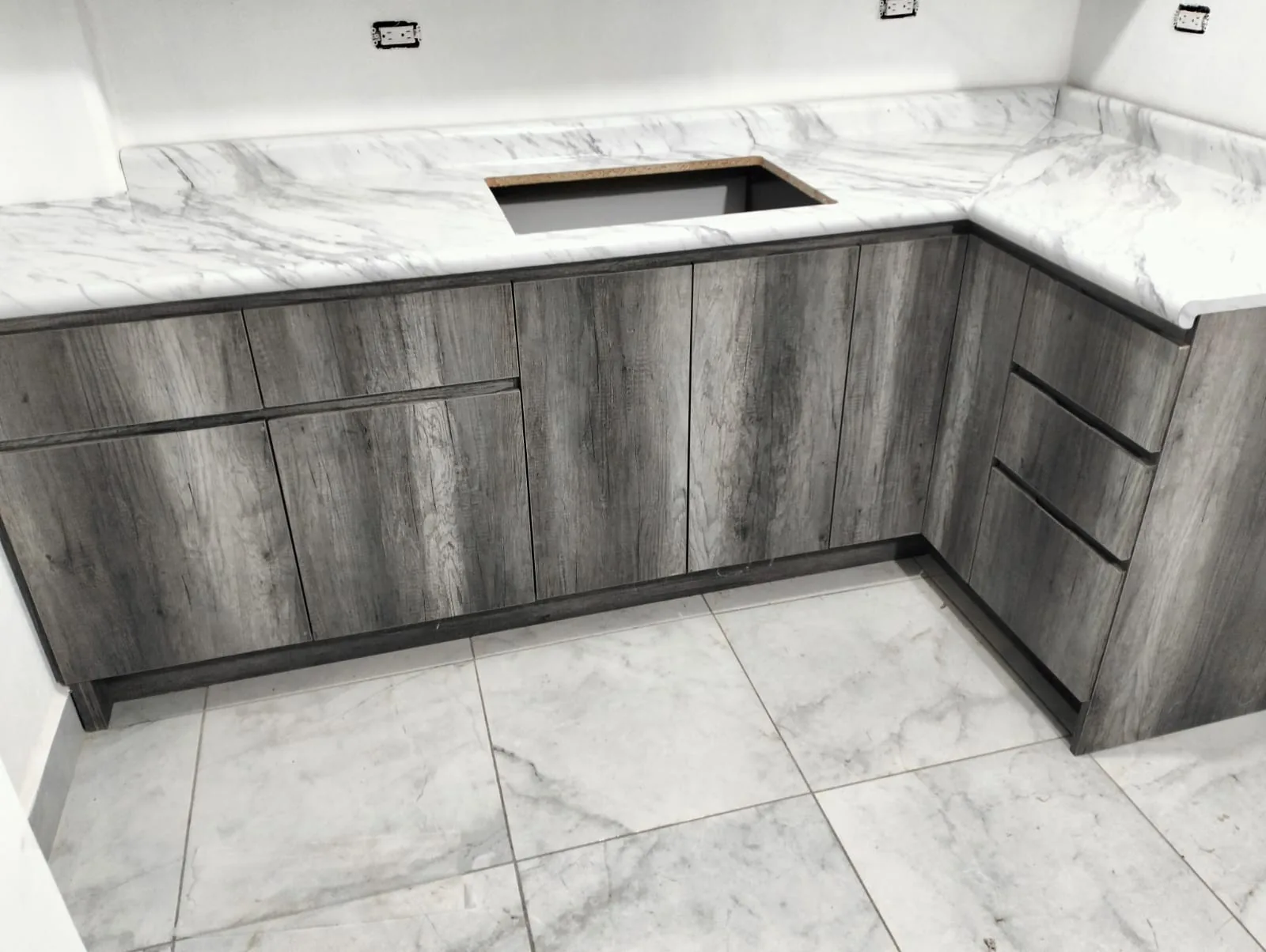 Cocina en melamina Concrete con sistema push open imagen 2