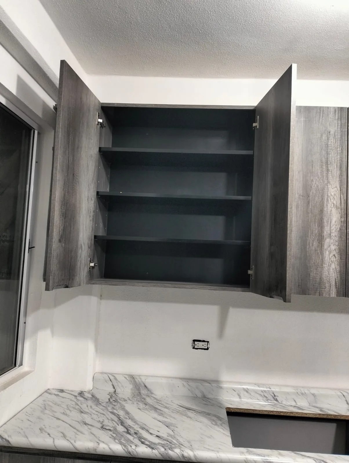 Cocina en melamina Concrete con sistema push open imagen 5