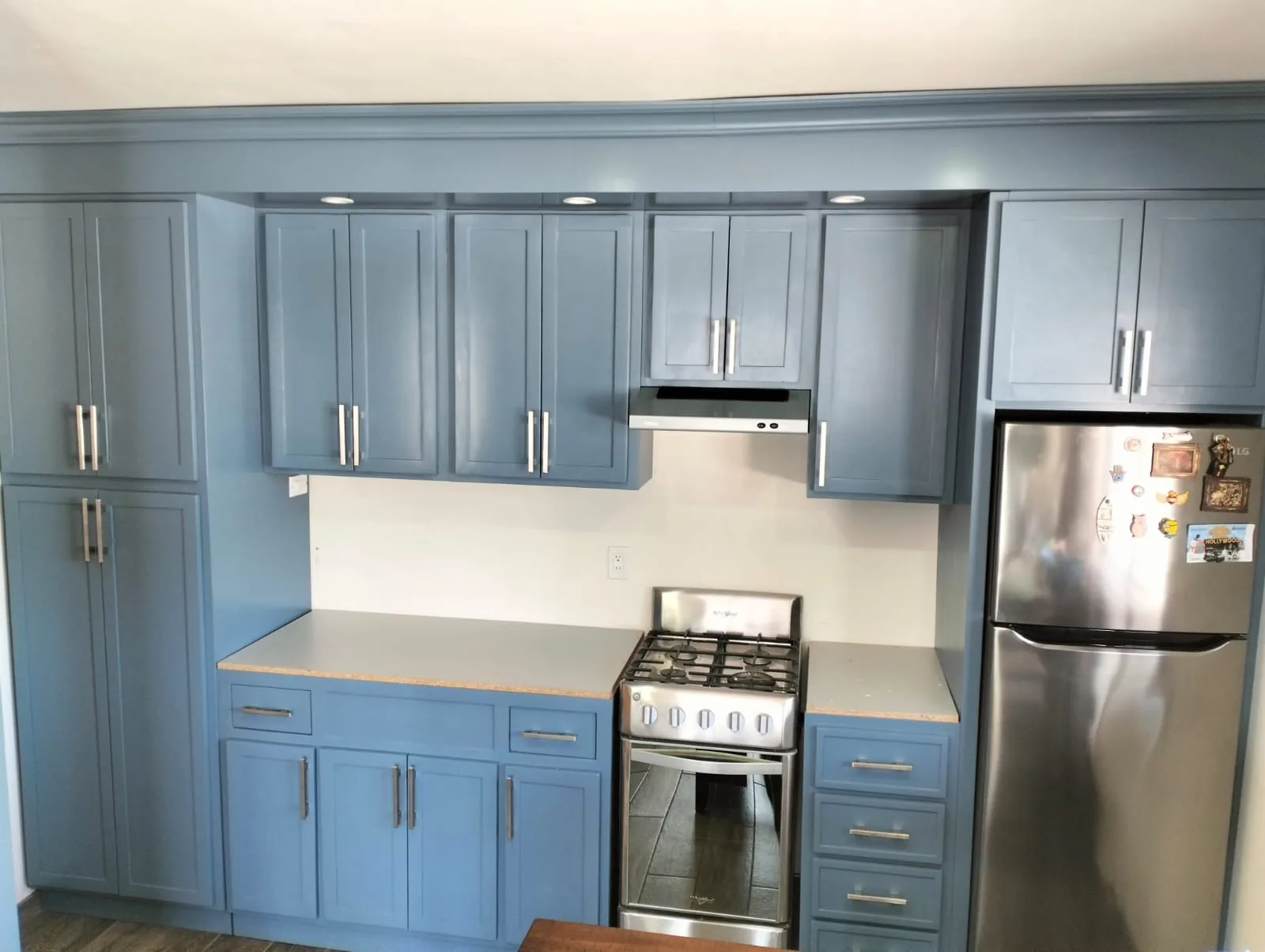 Cocina restaurada: de nogal a azul