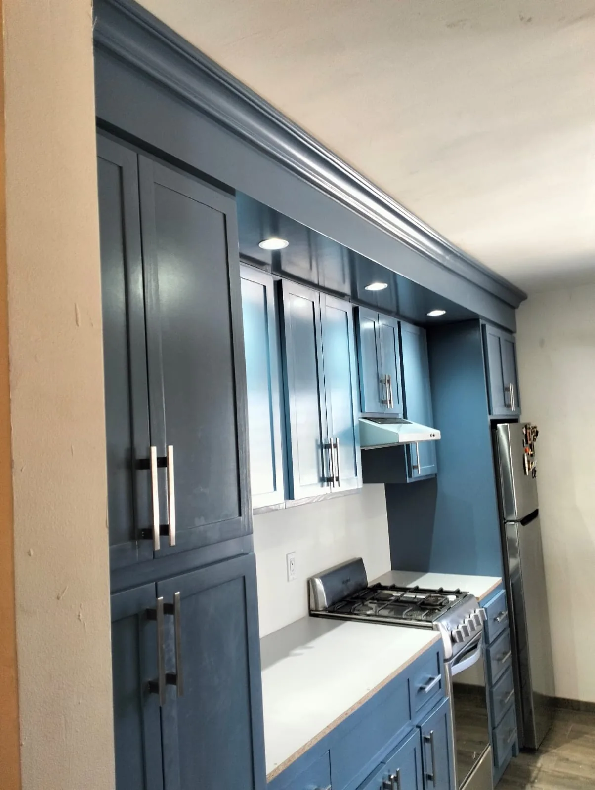 Cocina restaurada: de nogal a azul imagen 3