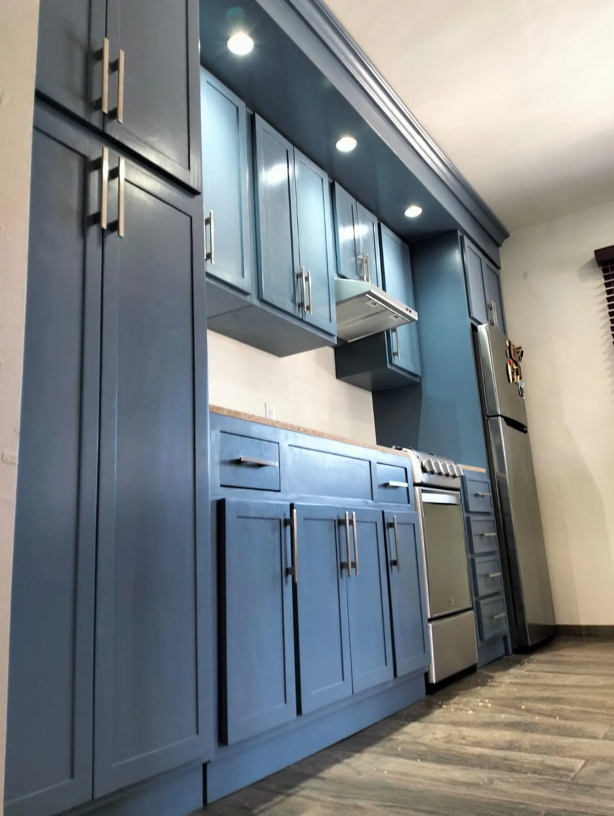 Cocina restaurada: de nogal a azul imagen 4