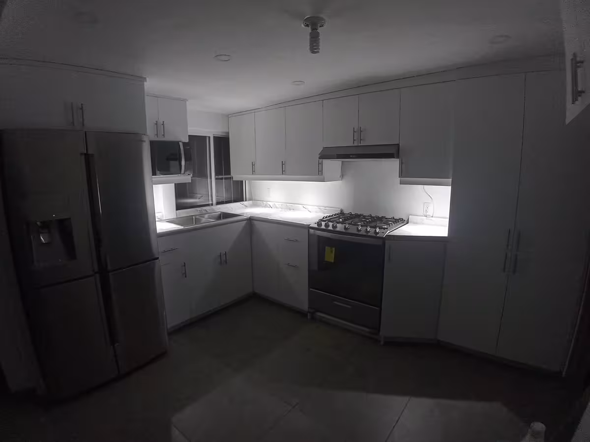 Cocinas con spots: un proyecto de carpintería de lujo imagen 2