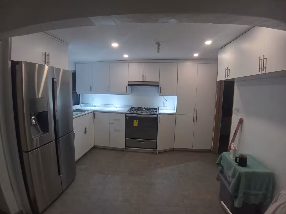 Cocinas con spots: un proyecto de carpintería de lujo imagen 6