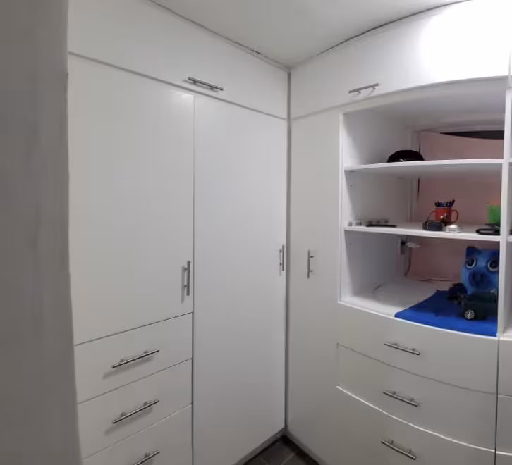 Walk-in closet de lujo en triplay de birch imagen 5