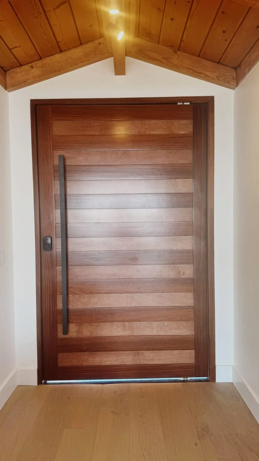Puerta pivotante de caoba maciza imagen 2