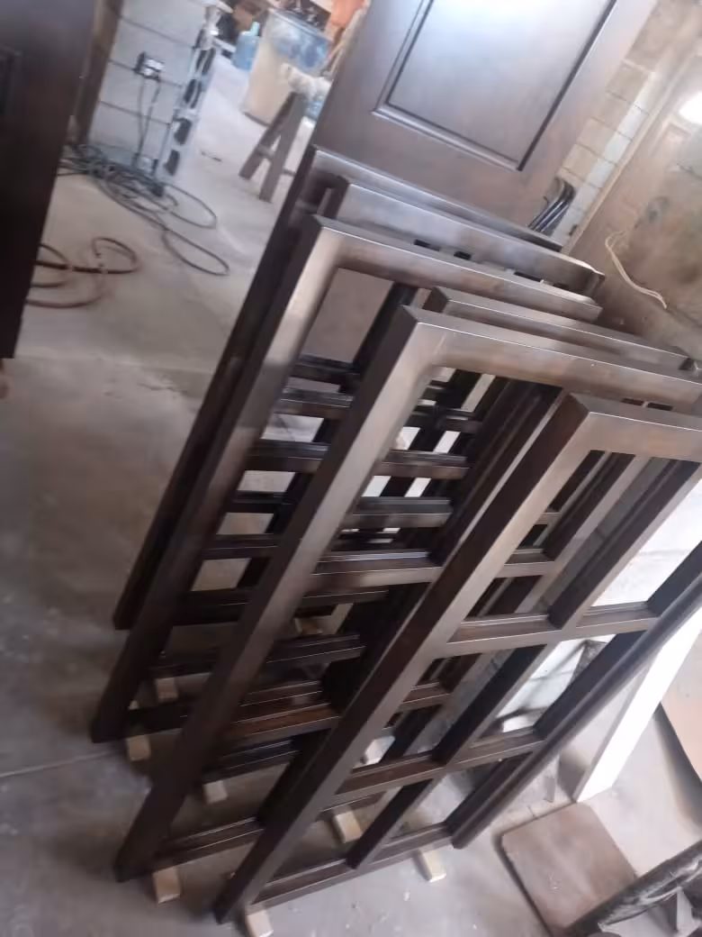 Puertas y ventanas de alder con acabado en nogal imagen 6