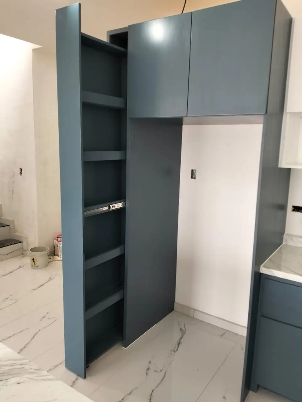 Cocina con isla central en triplay de birch y formaica imagen 5