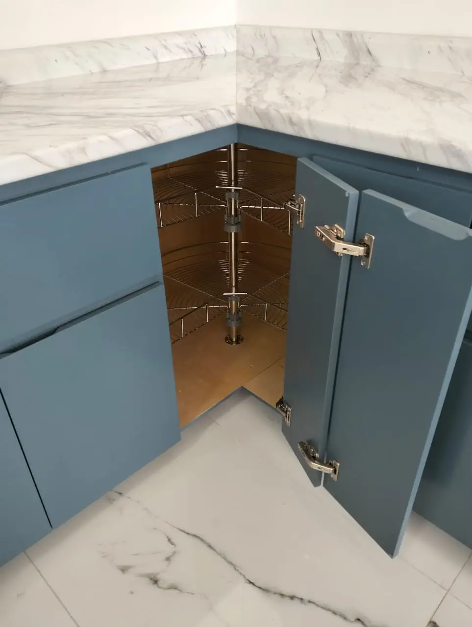 Cocina con isla central en triplay de birch y formaica imagen 6