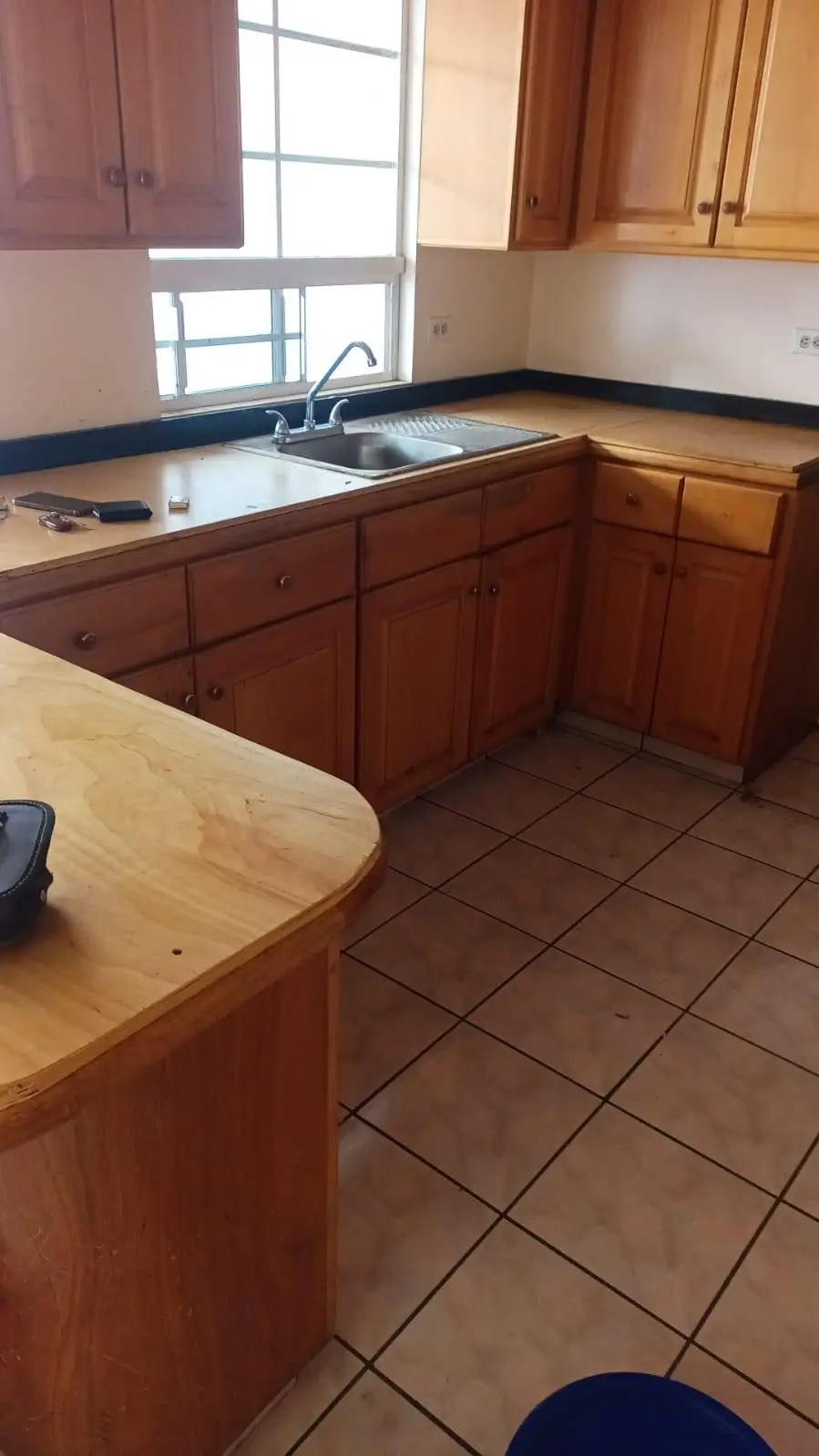 Cocina remodelada con cubierta de cuarzo imagen 6