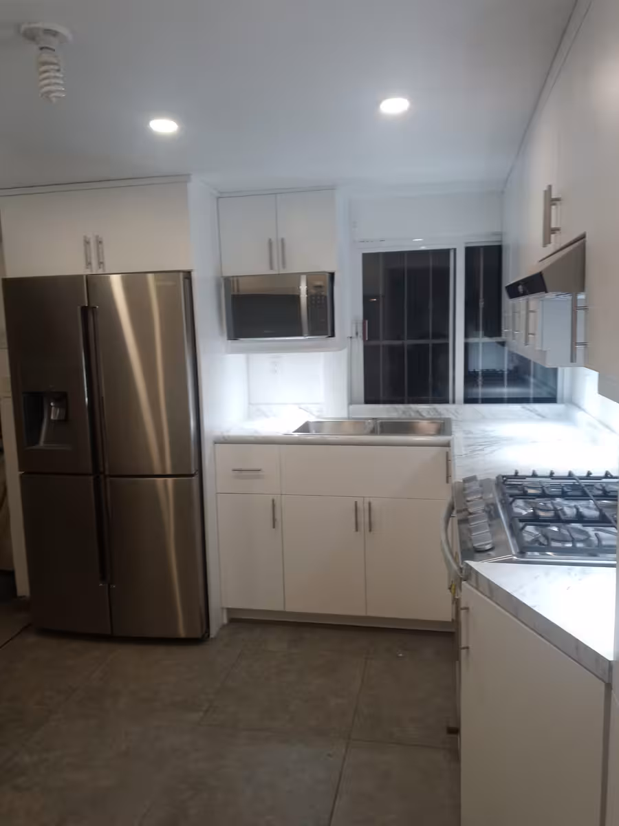 Cocinas con Spots: Un Proyecto de Carpintería de Lujo